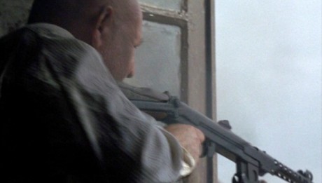 Compañeros,

En vista de las ganas de algunos (Elcafe, Wilcow, Vrakk, etc) por adivinar armas de películas 20