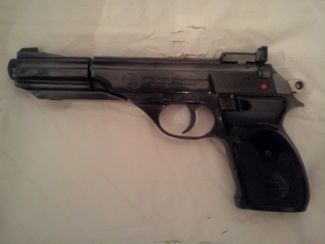 Se vende pistola Astra Constable Sport  22 lr, con dos cargadores. Funciona perfectamente, único defecto 10