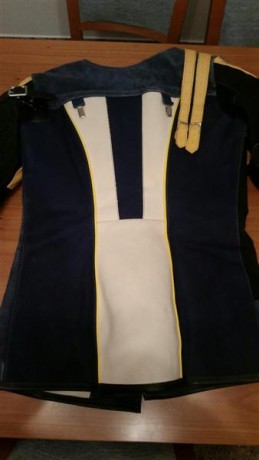 Vendo recien adquirida chaqueta de tiro Anschutz.
Pertenecía a "Galadrio", usuario de este foro.
El 00