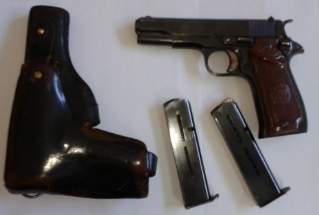 Se vende pistola Star modelo S Super calibre 9 corto, con dos cargadores y funda.
Guiada en "A"
Precio 01