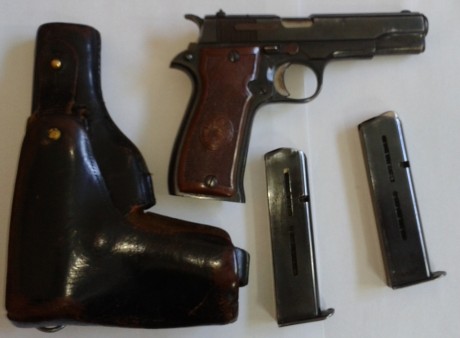 Se vende pistola Star modelo S Super calibre 9 corto, con dos cargadores y funda.
Guiada en "A"
Precio 00