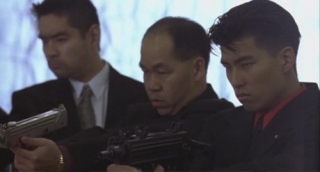 Compañeros,

En vista de las ganas de algunos (Elcafe, Wilcow, Vrakk, etc) por adivinar armas de películas 90