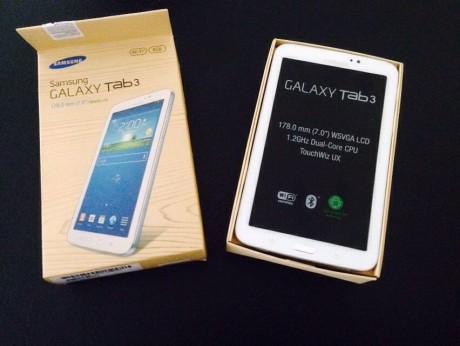 Vendo tablet Samsung  Galaxy tab 3 Lite  7"  8 Gb . Wifi.  Nueva.
Solo se ha sacado de la caja para 00