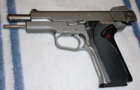 Aquí está. Mi piporro S&W 1006, 10 mm Auto, 5", doble acción 9+1, toda acero inox. 01