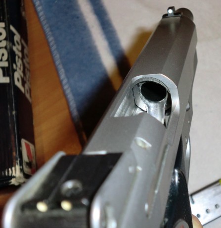 Aquí está. Mi piporro S&W 1006, 10 mm Auto, 5", doble acción 9+1, toda acero inox. 00