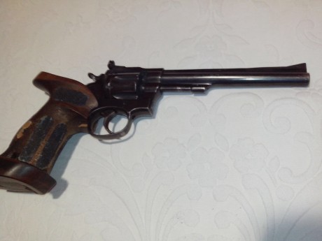 pongo a la venta este revolver del calibre22 tiene sus años pero tiene una precisio sorprendente , es 01