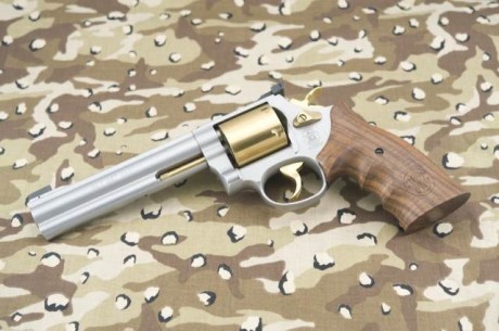 Hola,
tengo una duda, ¿qué modelo de S&W sería equivalente al Colt Python .357 de 6"?.
Gracias. 30