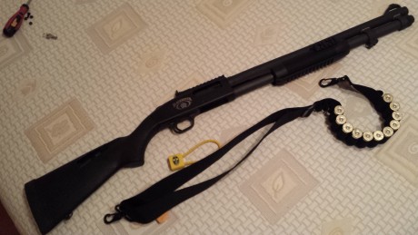 Escopeta de corredera 12/76 recamara magnum, con acabado parkerizado anticorrosion, cargador de 8+1,sin 00