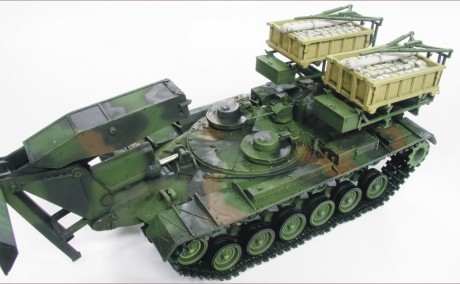 Acabo de ver esta maqueta en Internet y me he quedado de piedra al verla. Es el chasis de un carro lanza 00