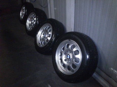 Tengo 4 llantas originales de BMW que hace tiempo que no uso , estan en un muy buen estado , a las cubiertas 22