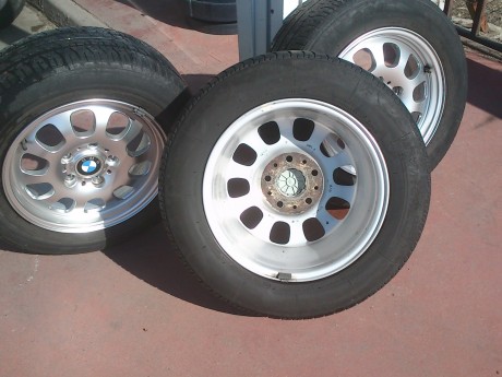 Tengo 4 llantas originales de BMW que hace tiempo que no uso , estan en un muy buen estado , a las cubiertas 21