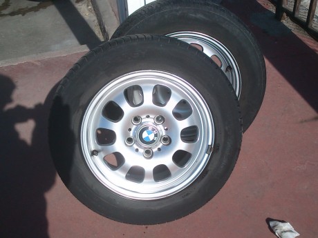 Tengo 4 llantas originales de BMW que hace tiempo que no uso , estan en un muy buen estado , a las cubiertas 20