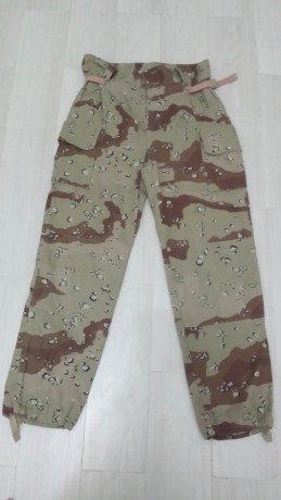 Se vende traje arido del ejercito español. Talla 52-74. Compuesto de pantalon y guerrera. 
El precio 30 00