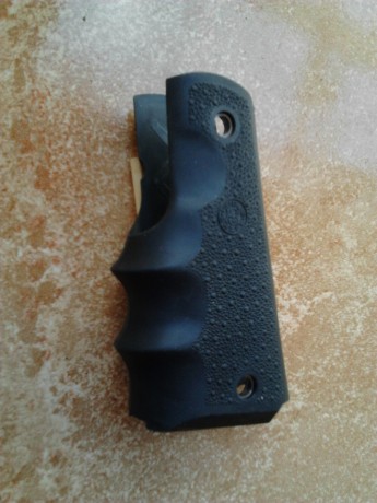 cambio cachas 1911 por cargadores 1911 de 8 o 10 cartuchos del calibre 45 acp. o vendo
 2014-10-10 15.21.02.jpg 02
