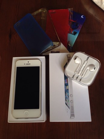 Vendo Iphone 5 blanco de 16gb, libre, prácticamente nuevo, funcionando perfectamente, usado siempre con 00