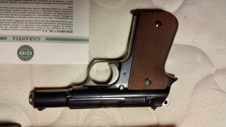 Vendo pistola Astra mod. 4000 Falcon, en 9mm corto/380 ACP, con dos juegos de cachas su manual, caja original 02