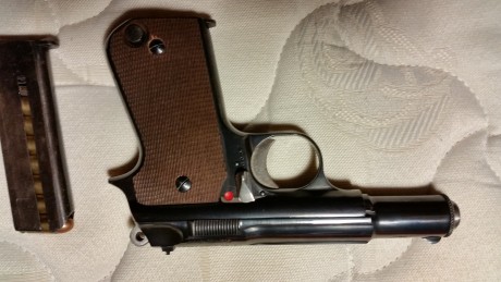 Vendo pistola Astra mod. 4000 Falcon, en 9mm corto/380 ACP, con dos juegos de cachas su manual, caja original 00