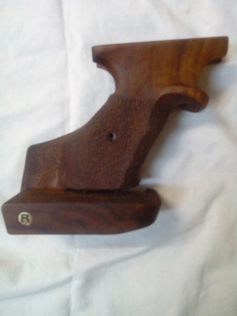 Por cese de actividad vendo cachas nuevas de la casa Rink para la pistola del 22lr FN Internacional.

Las 00