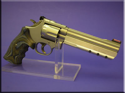 Hola,
tengo una duda, ¿qué modelo de S&W sería equivalente al Colt Python .357 de 6"?.
Gracias. 80