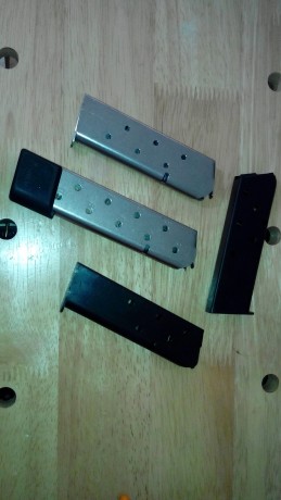vendo los siguientes articulos:
cargador Cz70 7.65mm juego cachas negras y cargador 50€
cargador Mauser 100