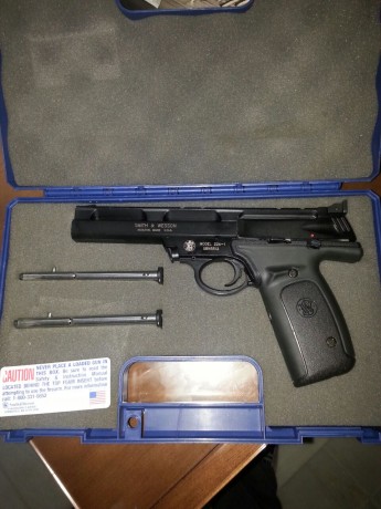 Vendo smith wesson modelo 22a calibre 22lr con dos cargadores y su maletin original. El precio es de 300€ 20