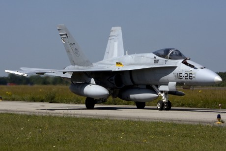 Pues eso, en este hilo pretendo deleitaros como amantes de los aviones de combate que sois muchos, con 02