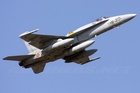 Pues eso, en este hilo pretendo deleitaros como amantes de los aviones de combate que sois muchos, con 01