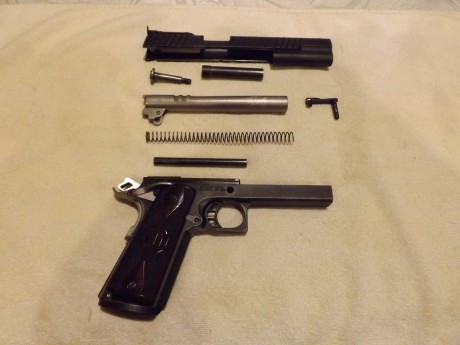 Tecnología moderna sobre el clásico diseño de la 1911, STI International ofrece la TargetMaster (una 1911 02