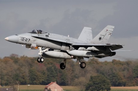 Pues eso, en este hilo pretendo deleitaros como amantes de los aviones de combate que sois muchos, con 12