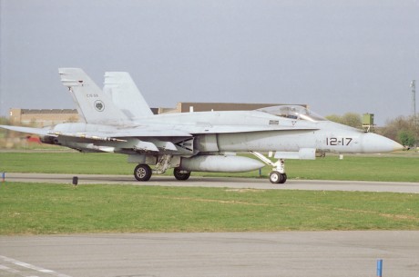 Pues eso, en este hilo pretendo deleitaros como amantes de los aviones de combate que sois muchos, con 51