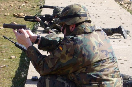 Ya sé que Jerry Miculek es una leyenda, pero cada vez que veo cosas suyas me acomplejo más:  https://www.youtube.com/watch?v=jJ3XwizTqDw 20
