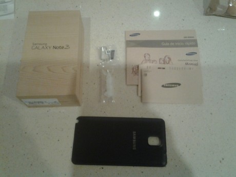 vendo este Galaxy Note 3 en perfecto estado de 32 GB en color negro, lo entrego con cargador, manuales, 02