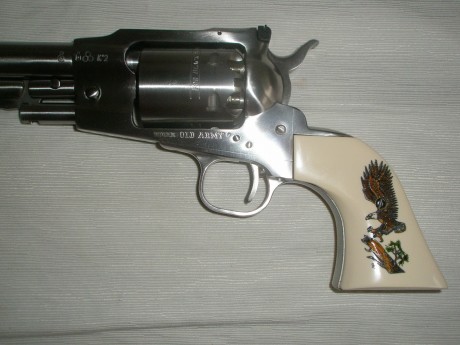 Vendo este revólver de avancarga de la casa Ruger, modelo Old Army cal. 44, fabricado en acero inoxidable. 01