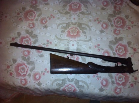 Un amigo pone en venta una escopeta monotiro calibre 28, plegable, en buen estado estético y de funcionamiento, 02
