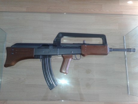 Vendo carabina calibre 22 lr, ADLER AP-85, (inspirada en el fusil de asalto francés FAMAS),  perfecto 00