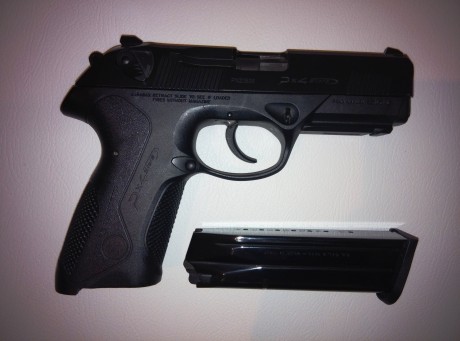 Hola compañeros del foro vendo por no usarla y tenerla parada en el armero ,una bereta px4 storm 9mm guiada 02