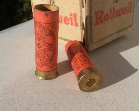 Pongo a la venta una caja original de cartuchos Rottweil para recargar,  fabricada en Alemania  en 1921.

Contiene 02