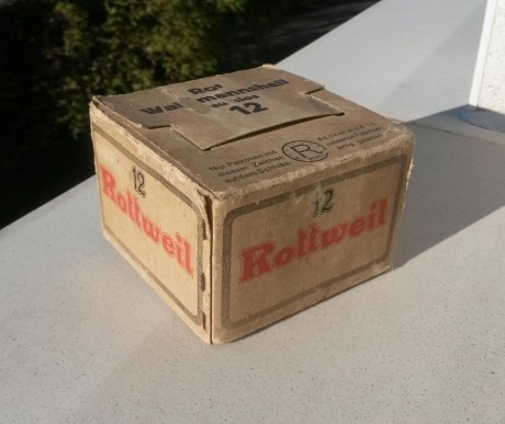 Pongo a la venta una caja original de cartuchos Rottweil para recargar,  fabricada en Alemania  en 1921.

Contiene 00