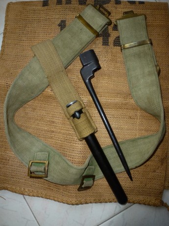 Buenas, vendo:
Cinturón 2ª G.M británico 37 PATTERN y bayoneta tipo pincho (spike bayonet) producida por 02