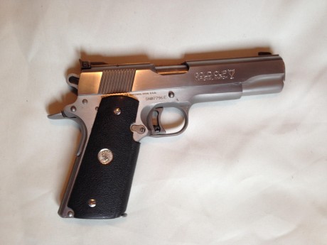 Vendo Colt Gold Cup, está guiada en F y se la compré a un compañero del club de tiro. Ahora la vendo por 02