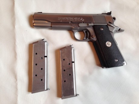 Vendo Colt Gold Cup, está guiada en F y se la compré a un compañero del club de tiro. Ahora la vendo por 01