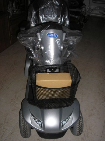 Hola, vendo una escooter de la casa invacare modelo leo.

Tiene una autoomía de 34 kilómetros y se compró 01
