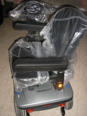 Hola, vendo una escooter de la casa invacare modelo leo.

Tiene una autoomía de 34 kilómetros y se compró 12