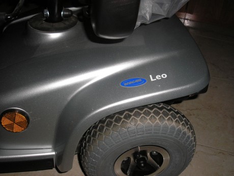 Hola, vendo una escooter de la casa invacare modelo leo.

Tiene una autoomía de 34 kilómetros y se compró 11