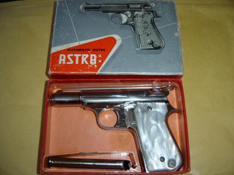 Buenas familia. Vendo Astra modelo 4000 cal. 9mm corto. Solo he disparado 20 tiros con ella y va perfecta. 02