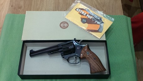 Se vende revolver astra match calibre 38 de 6'' en muy buen estado con su caja original, guiada en ''F''. 00