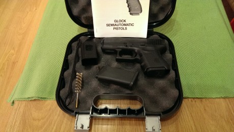 Se vende glock 26 9mm parabelum, guiada en ''F'', en perfecto estado muy pocos tiros, incluido 2 cargadores 01
