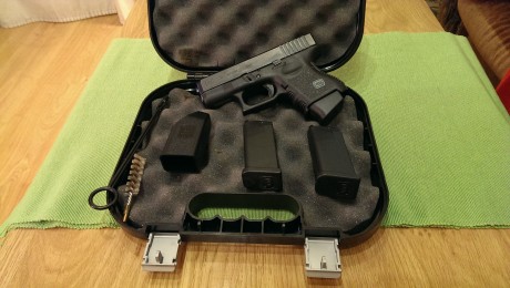 Se vende glock 26 9mm parabelum, guiada en ''F'', en perfecto estado muy pocos tiros, incluido 2 cargadores 00