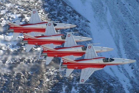 Pues eso, en este hilo pretendo deleitaros como amantes de los aviones de combate que sois muchos, con 90