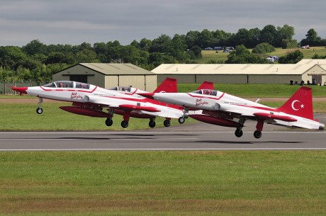 Pues eso, en este hilo pretendo deleitaros como amantes de los aviones de combate que sois muchos, con 102